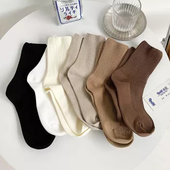Retro Japanese Cotton Socks: Patterns, Fit & Styling